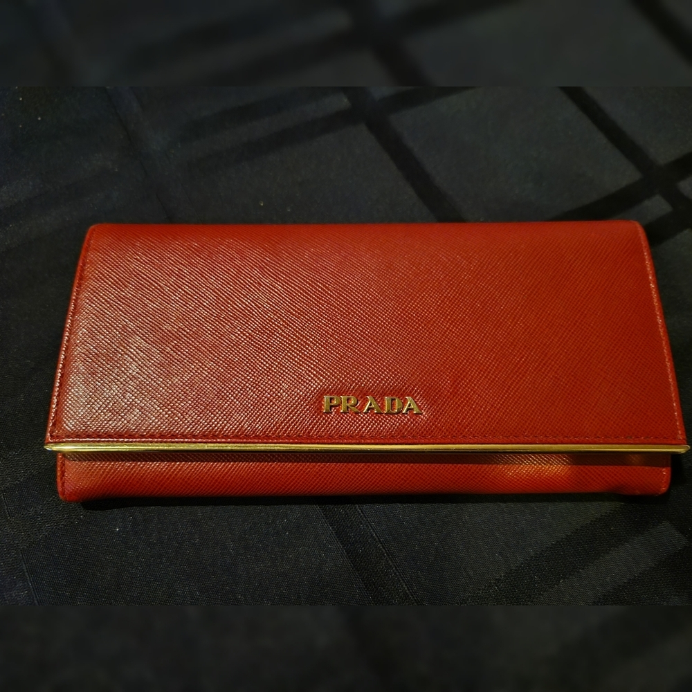 ♥️ Red Prada Saffiano Wallet